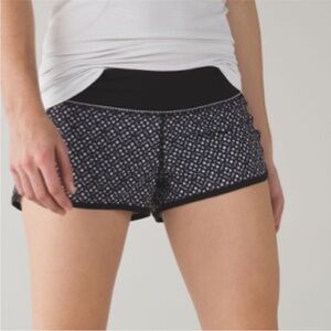 Lululemon Run Speed Short Dottie Eyelet
White / Black / Tonka Stripe